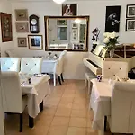 The Gallery B&b, The Glen, ,county Cork 3*