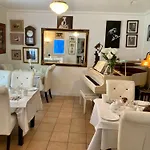The Gallery B&b, The Glen, ,county Cork 3*