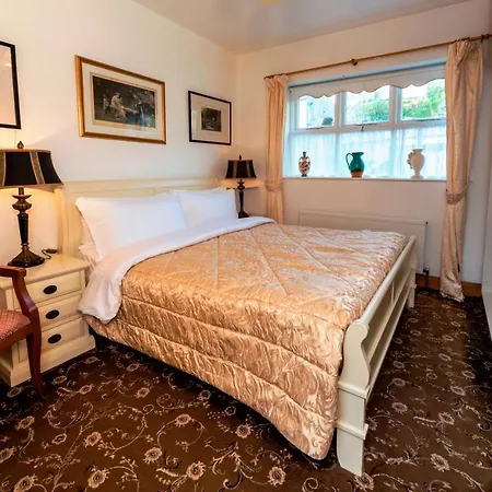 The Gallery B&b, The Glen, ,county Cork קינסייל
