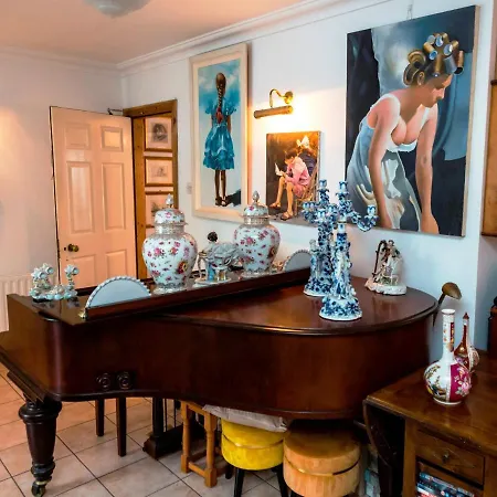 The Gallery B&b, The Glen, ,county Cork לינה וארוחת בוקר קינסייל