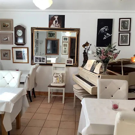 The Gallery B&b, The Glen, ,county Cork קינסייל