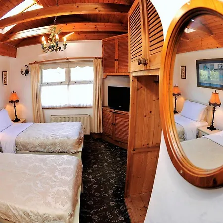 The Gallery B&b, The Glen, ,county Cork 3*