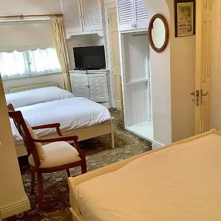 The Gallery B&b, The Glen, ,county Cork