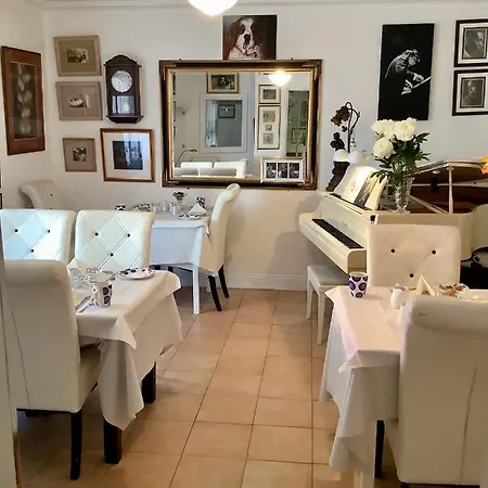 The Gallery B&b, The Glen, ,county Cork 3*