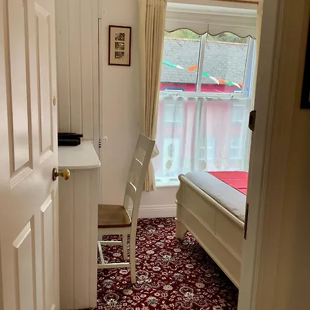 The Gallery B&b, The Glen, ,county Cork 住宿加早餐酒店 金塞尔