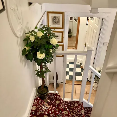 לינה וארוחת בוקר The Gallery B&b, The Glen, ,county Cork