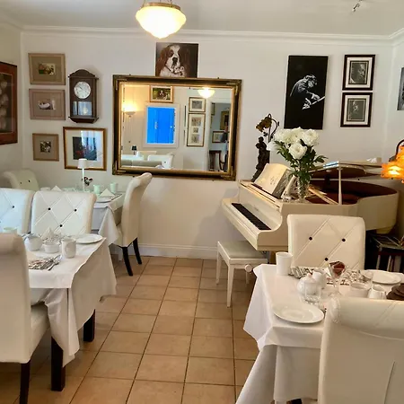 The Gallery B&b, The Glen, ,county Cork 3*