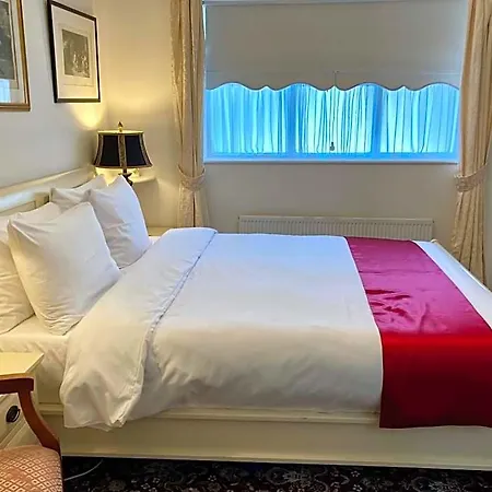 The Gallery B&b, The Glen, ,county Cork 3*