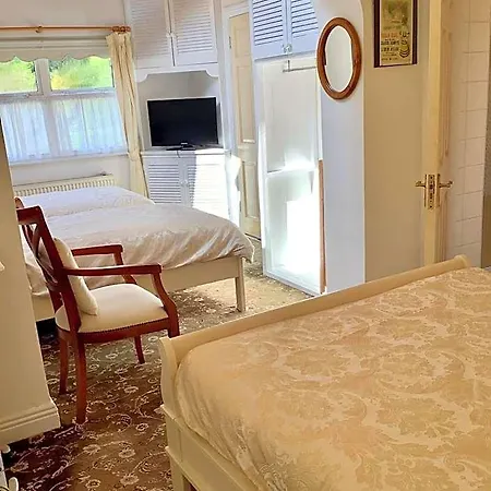 The Gallery B&b, The Glen, ,county Cork Kinsale