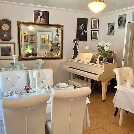 The Gallery B&b, The Glen, ,county Cork