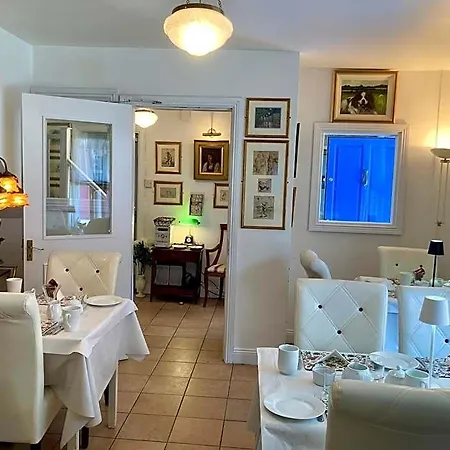 The Gallery B&b, The Glen, ,county Cork Bed and breakfast Kinsale