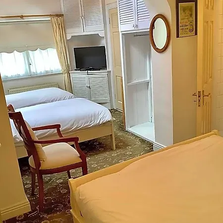 The Gallery B&b, The Glen, ,county Cork 3*