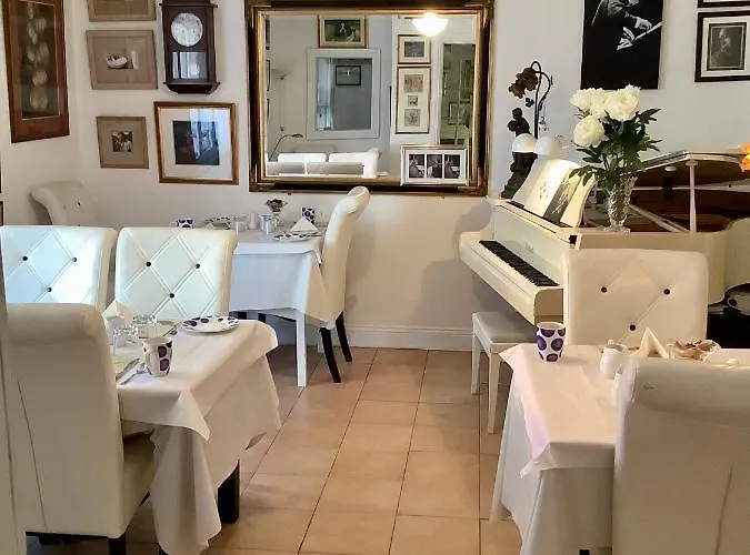 The Gallery B&b, The Glen, ,county Cork 3*